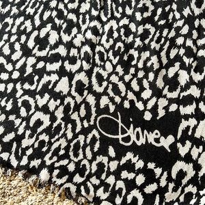 Dvf Diane VonFurstenberg 100% Cashmere 34x 72 inch leopard scarf black&gray NWOT